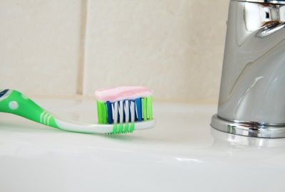 Fluorid in der Zahnpasta: Notwendigkeit oder Gefahr?
